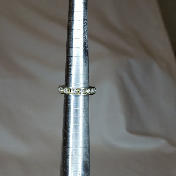 Dazzling Silver Women's Ring with Crystal Accents - Picture 6 of 6